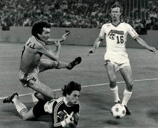 NASL Soccer Detroit Express 79 Road Back Tad McDougall, Earthquakes Henning Munk Jensen 5-10-1979.jpg