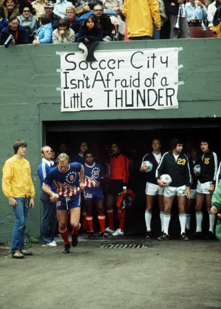 Thunder 76 Road Bobby Moore, Timbers